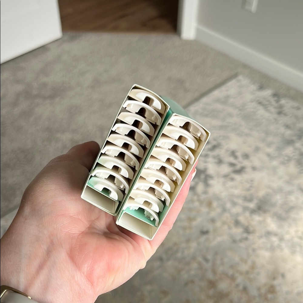 White cable organizer - owlet
